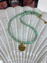Afbeelding in Gallery-weergave laden, Natuurstenen kralenketting met Goodbeadzz bedel “Minty”