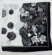 Afbeelding in Gallery-weergave laden, Sjaal van polyester “Lola”