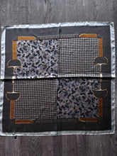 Afbeelding in Gallery-weergave laden, Sjaal van polyester “Rosie”