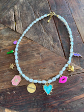 Afbeelding in Gallery-weergave laden, Multicolor parelketting met bedels “Teddy”