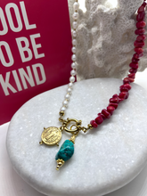 Afbeelding in Gallery-weergave laden, Premium ketting “gold red pearl stone” reversible
