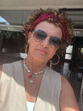 Afbeelding in Gallery-weergave laden, Imitatie zoetwater parel ketting met bedels
