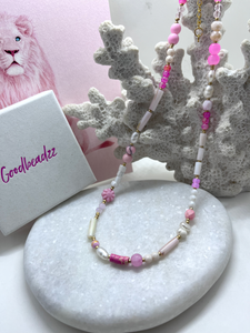 Kralenketting met schelpkraal “Pink Lady”