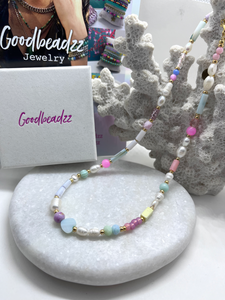 Pastel kralenketting met parel en schelpkralen