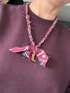 Gevlochten bandana ketting bordeaux/blauw gold “western boot”