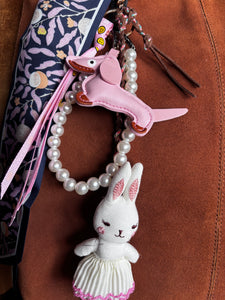 Tassenhanger rabbit pink teckel