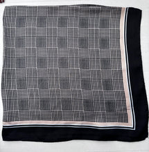 Afbeelding in Gallery-weergave laden, Sjaal van polyester “Fay”
