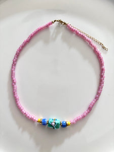 Roze choker kralenketting “Nancy”