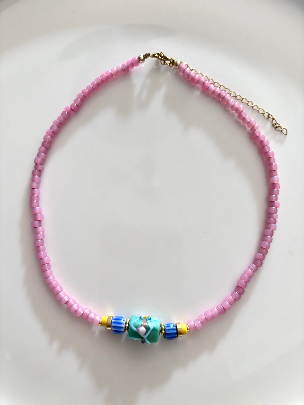 Roze choker kralenketting “Nancy”