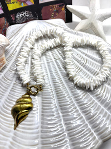 Schelpkralen ketting met boeislot en schelp bedel