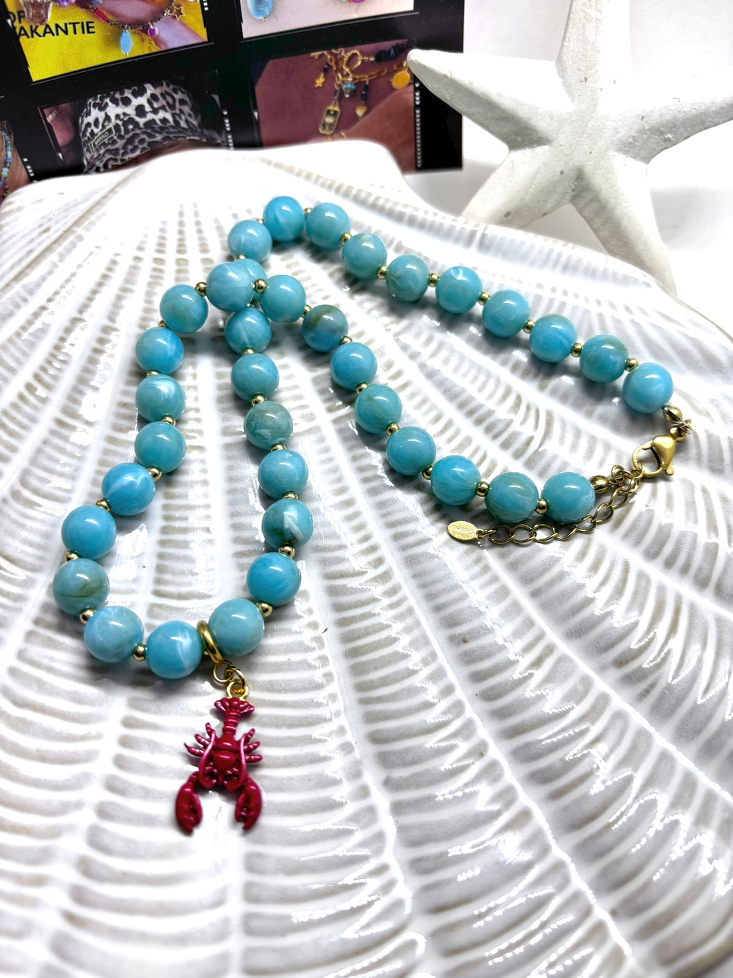Blauwe kralenketting met afneembare kreeft bedel