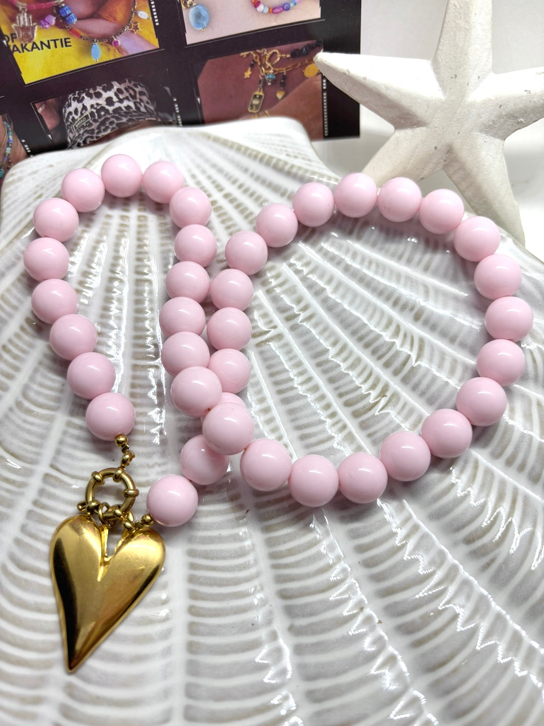 Roze kralenketting met boeislot en hart bedel