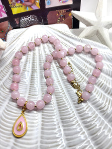 Lichtroze kralenketting met afneembare druppel bedel