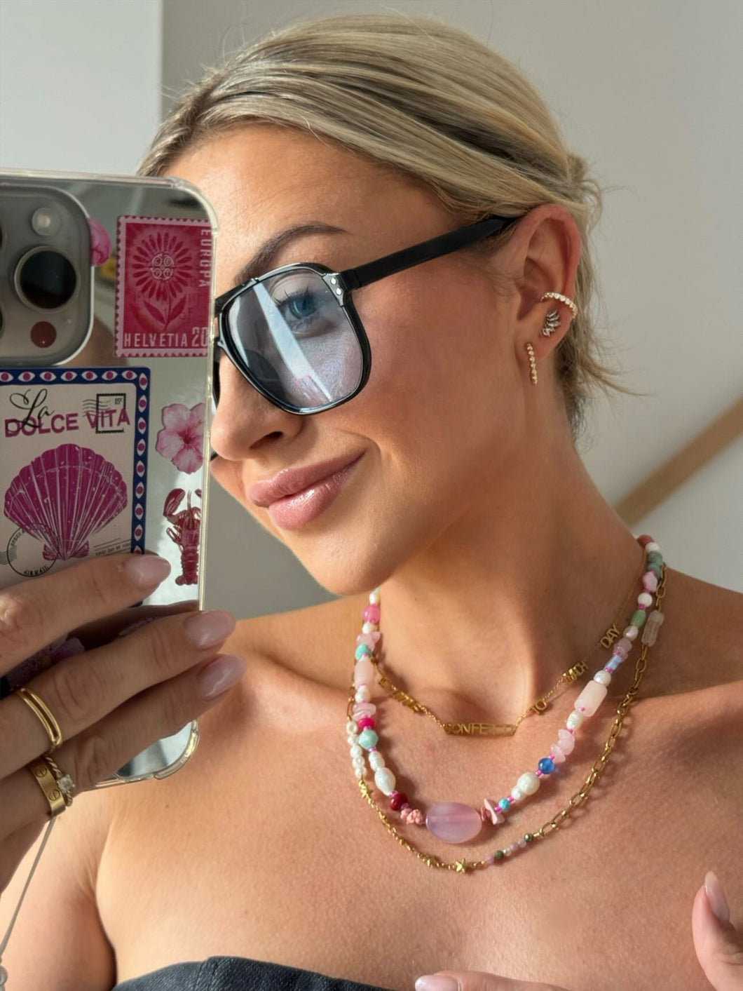 De “Elianne” kralenketting met Rozenkwarts gold