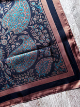 Afbeelding in Gallery-weergave laden, Sjaal van polyester “Brigit”
