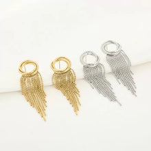 Afbeelding in Gallery-weergave laden, Stainless steel short fringe oorbellen gold “Belle”
