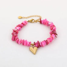Afbeelding in Gallery-weergave laden, Fuchsia Chipstone armband met stainless steel hart
