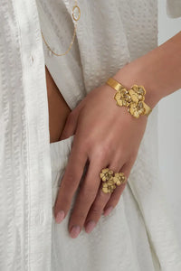 Stainless steel armband met 3 flowers “gold”