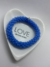 Load image into Gallery viewer, Kralenarmband “light blue”
