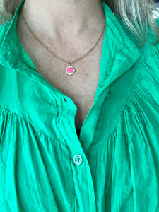 Stainless steel ketting met fluor roze bedel