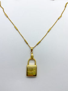 Goudkleurige stainless steel ketting met slot "love"